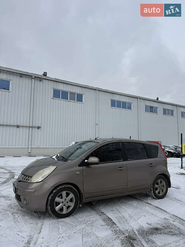 Хэтчбек Nissan Note 2007 в Измаиле