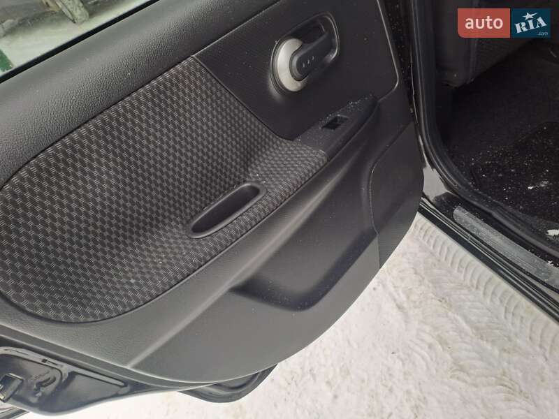 Хэтчбек Nissan Note 2006 в Славуте