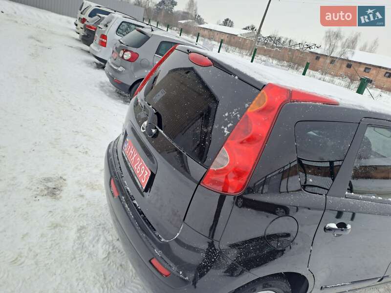 Хэтчбек Nissan Note 2006 в Славуте
