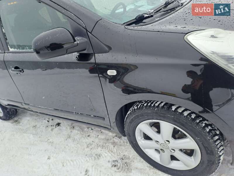 Хэтчбек Nissan Note 2006 в Славуте