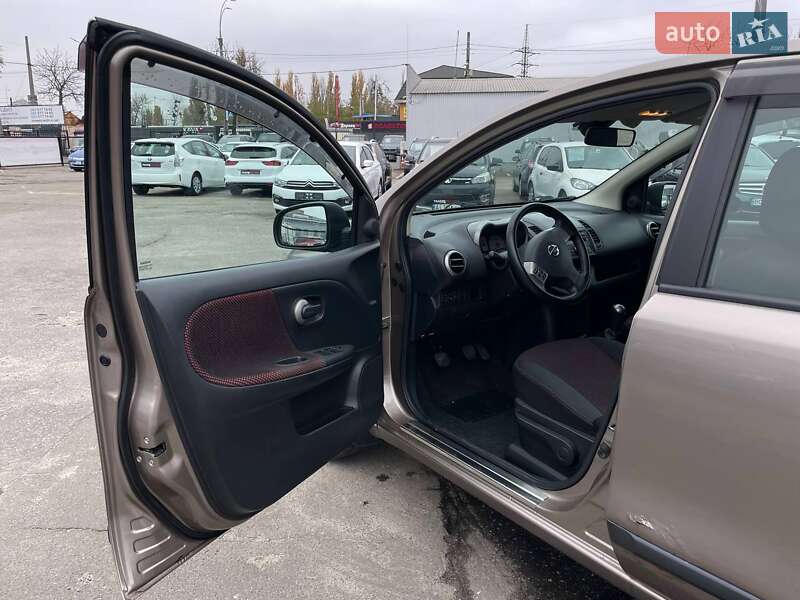 Хэтчбек Nissan Note 2007 в Киеве