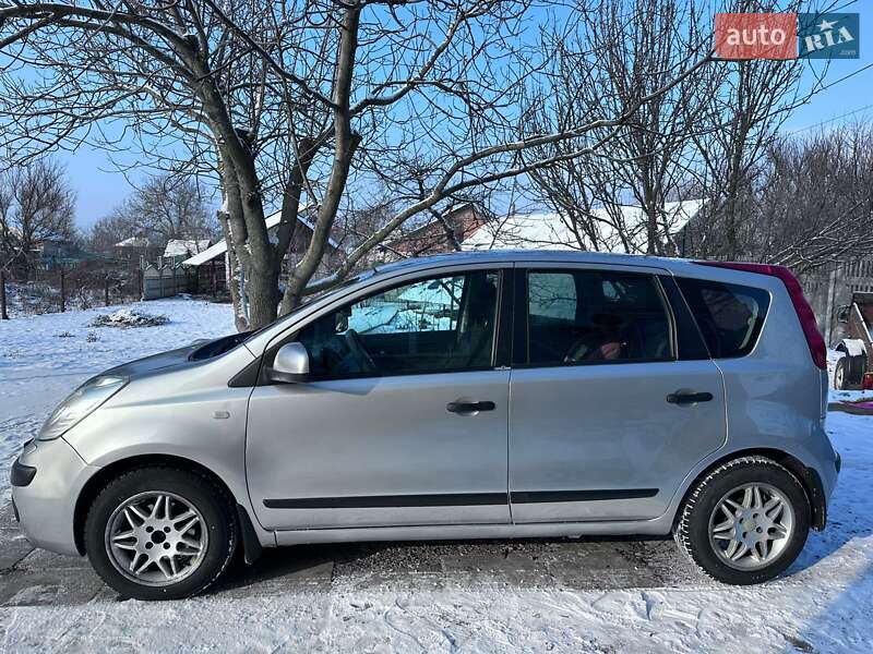 Хэтчбек Nissan Note 2006 в Лебедине