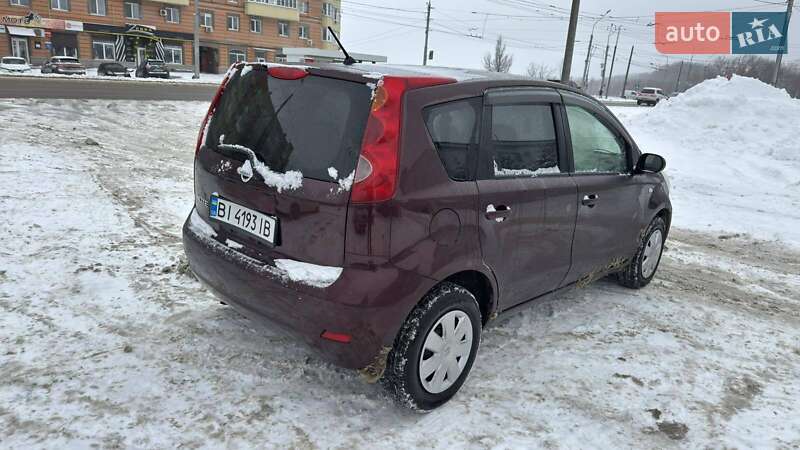 Хетчбек Nissan Note 2012 в Краснограді