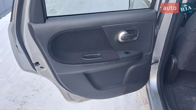 Хетчбек Nissan Note 2010 в Луцьку