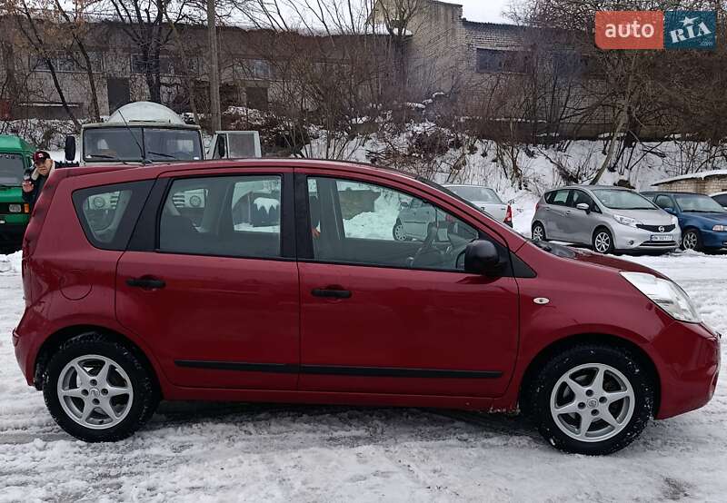 Хэтчбек Nissan Note 2012 в Ровно