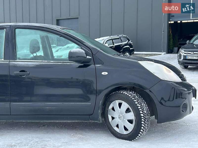 Хэтчбек Nissan Note 2011 в Львове