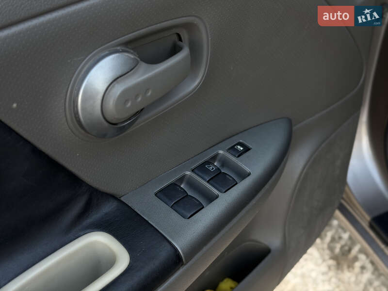 Хетчбек Nissan Note 2006 в Шептицькому