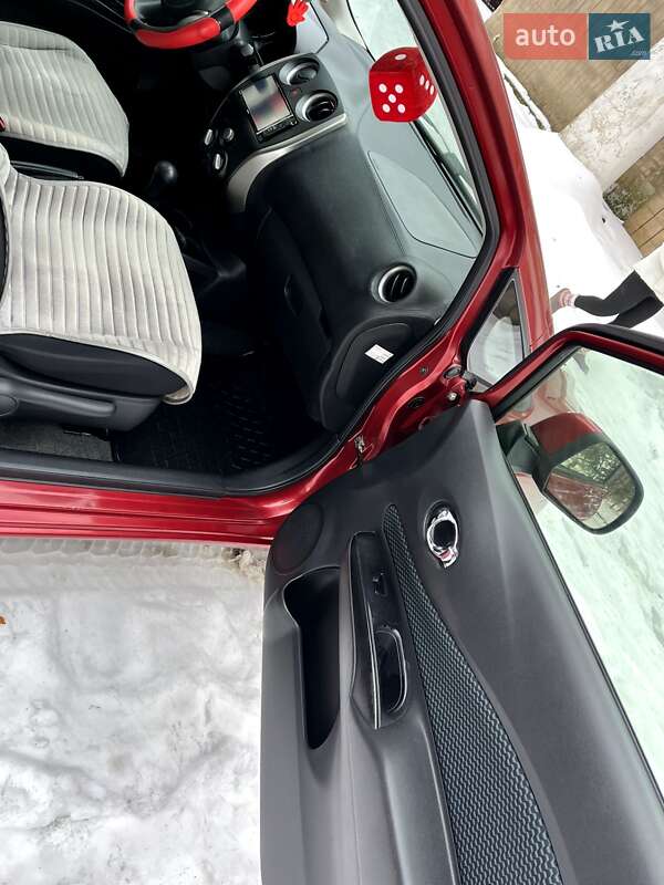 Хэтчбек Nissan Note 2013 в Немирове фото 23 Хэтчбек Nissan Note 2013 в Немирове