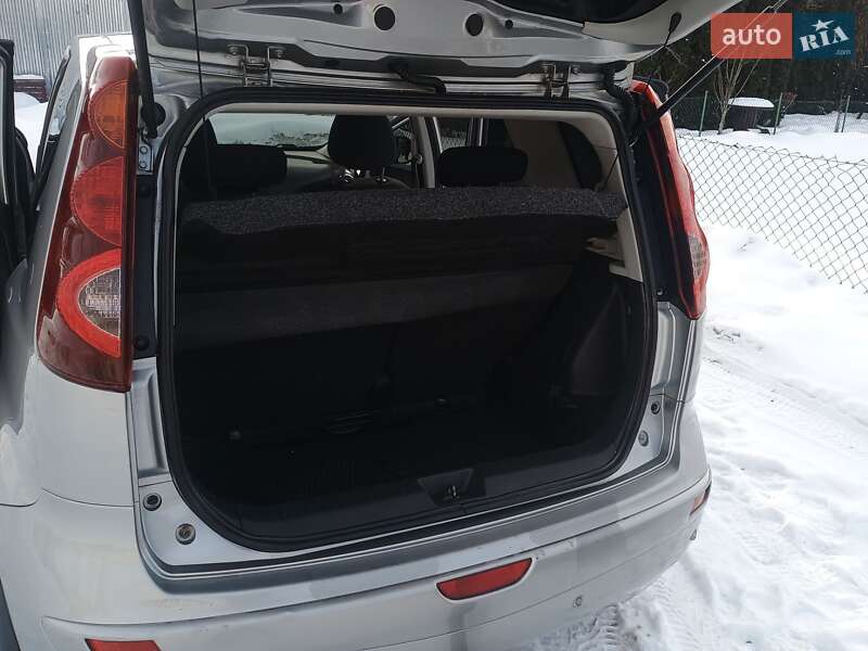 Хэтчбек Nissan Note 2010 в Тернополе