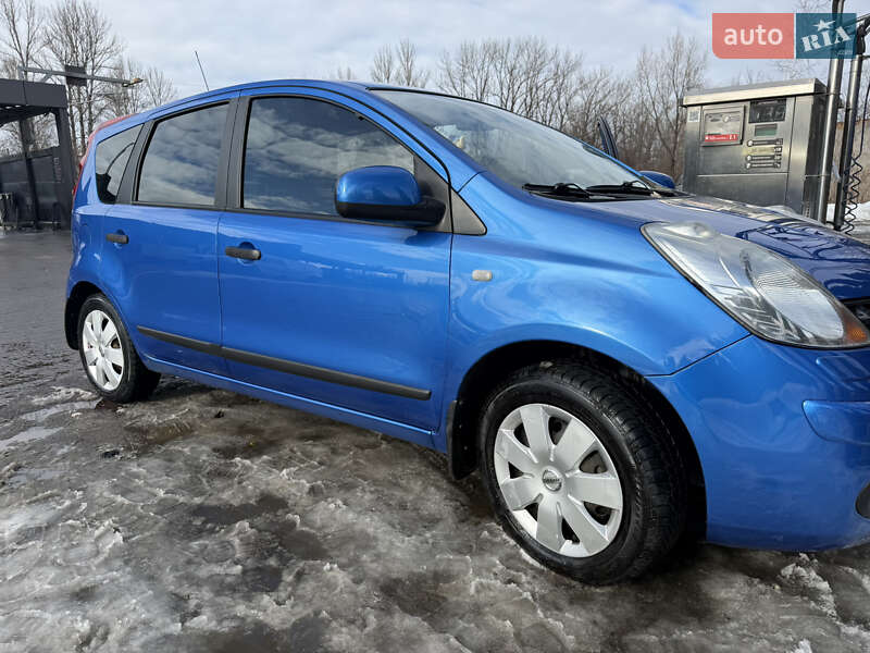 Хэтчбек Nissan Note 2008 в Надворной