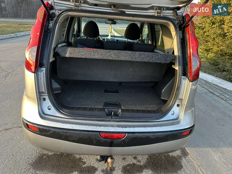 Хетчбек Nissan Note 2006 в Дрогобичі