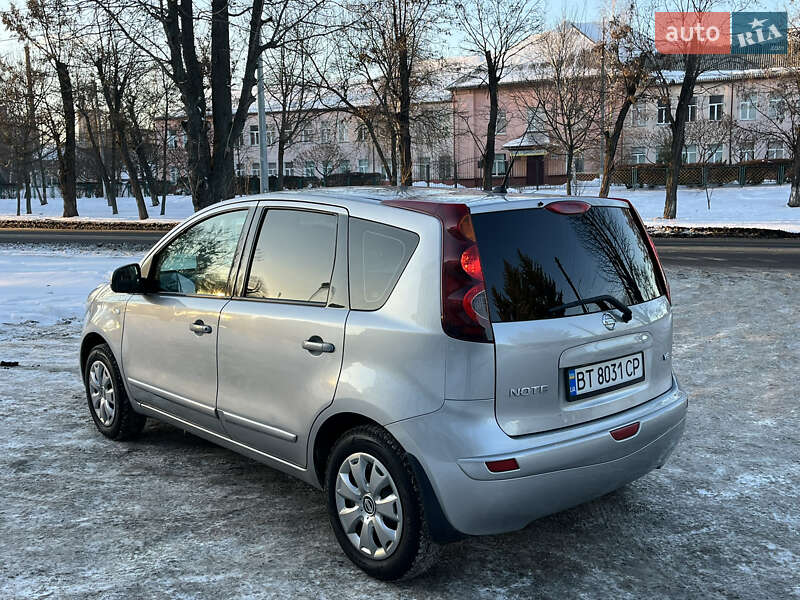 Хэтчбек Nissan Note 2011 в Смеле