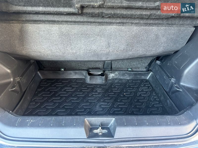 Хэтчбек Nissan Note 2013 в Лубнах