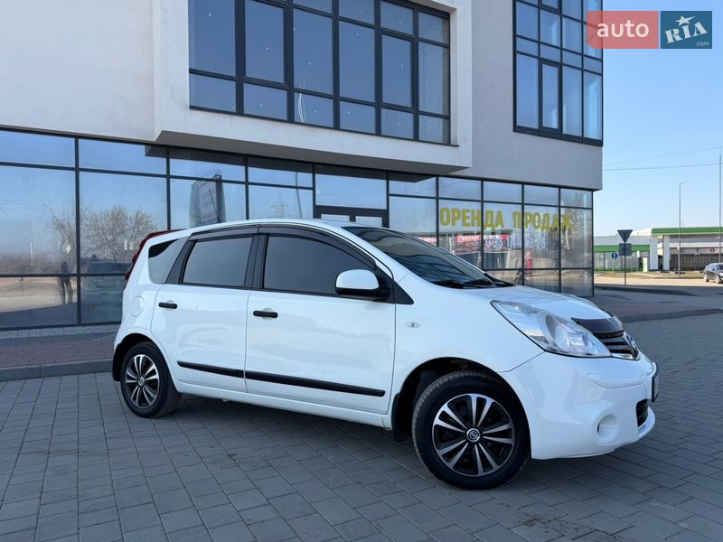 Хэтчбек Nissan Note 2013 в Ивано-Франковске