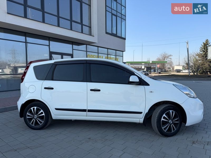 Хэтчбек Nissan Note 2013 в Ивано-Франковске