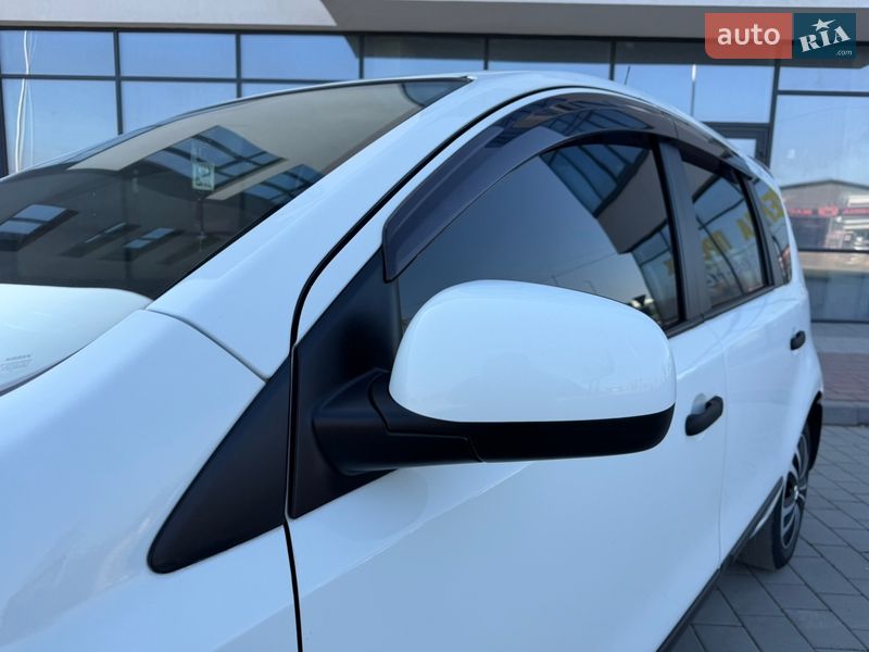 Хэтчбек Nissan Note 2013 в Ивано-Франковске