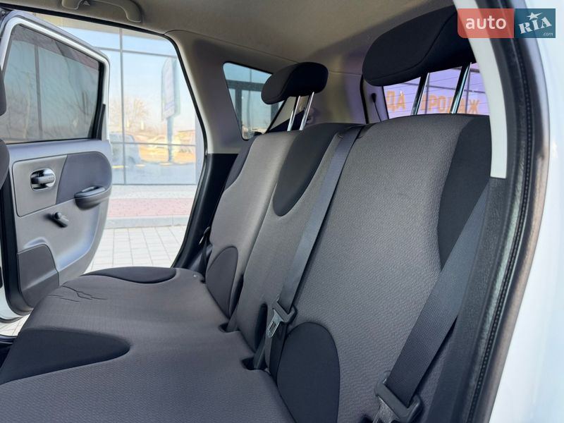 Хэтчбек Nissan Note 2013 в Ивано-Франковске