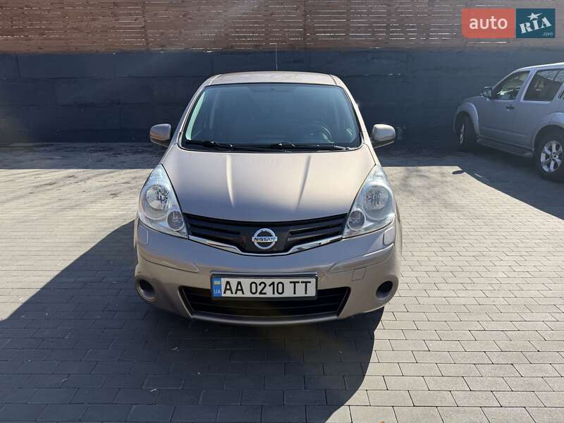2010 Nissan Note, VIN SJNFCAE11U2104572:plate — фото 1 (autoria)