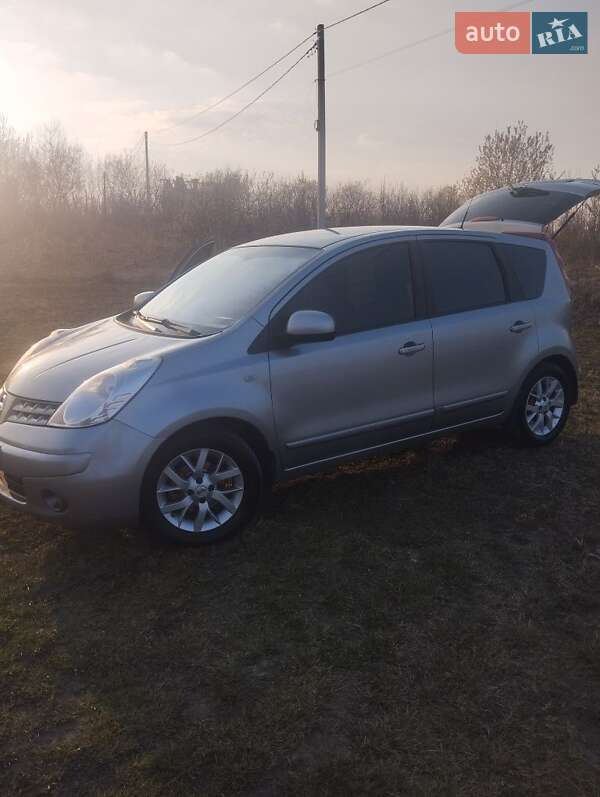 Хэтчбек Nissan Note 2008 в Львове