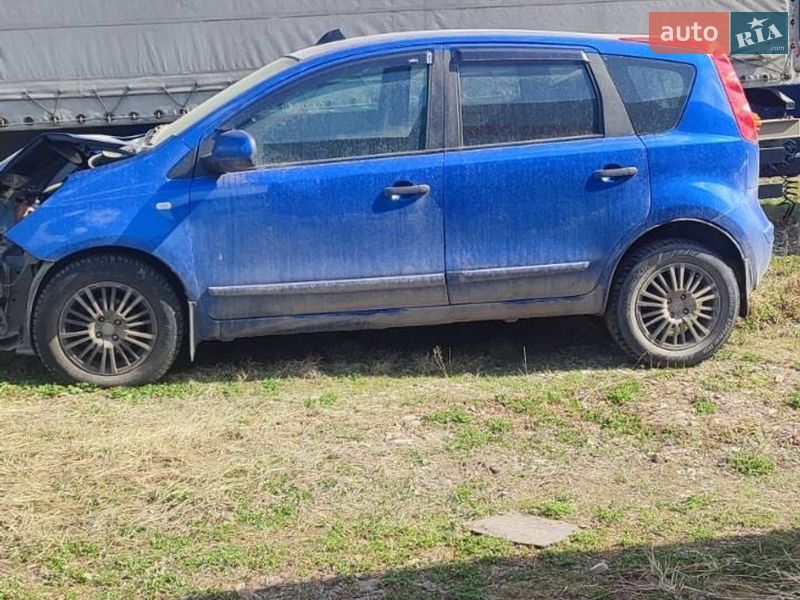 Хетчбек Nissan Note 2006 в Чернівцях