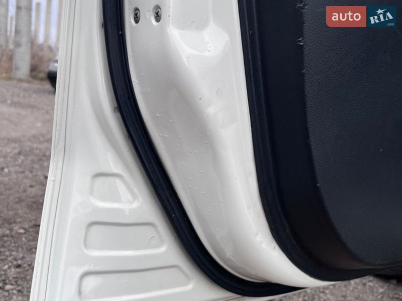 Хетчбек Nissan Note 2012 в Святопетрівське