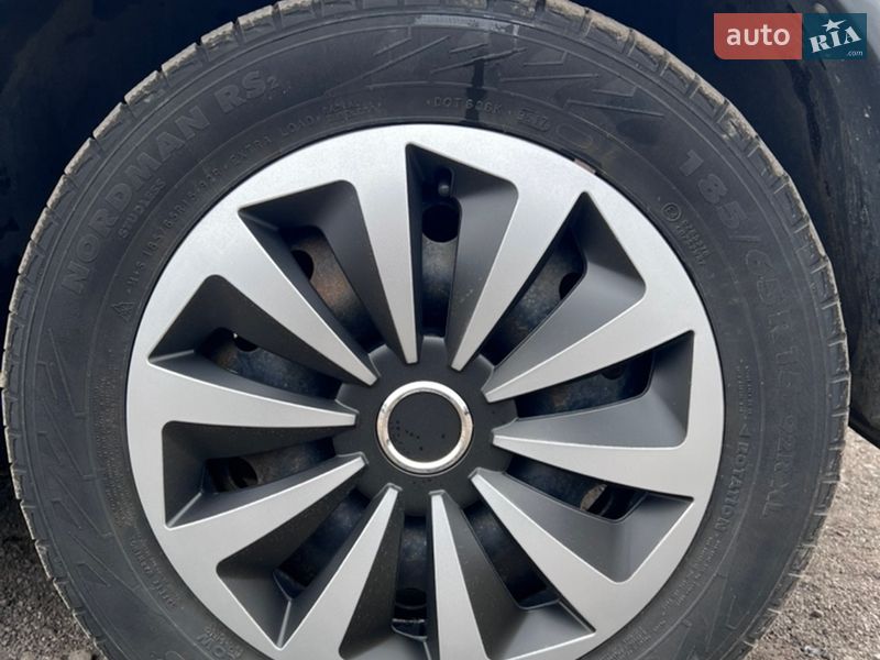 Хетчбек Nissan Note 2012 в Святопетрівське