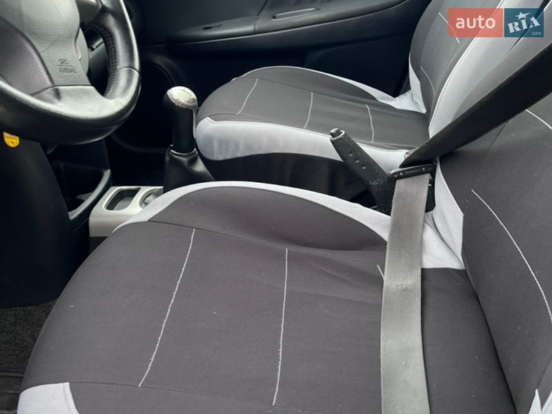 Хетчбек Nissan Note 2012 в Святопетрівське