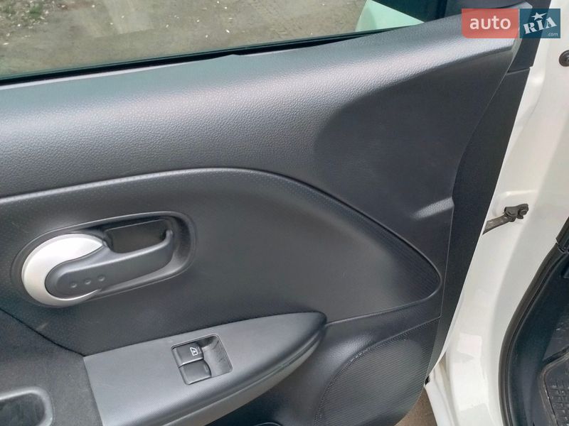 Хетчбек Nissan Note 2012 в Павлограді фото 6 Хетчбек Nissan Note 2012 в Павлограді