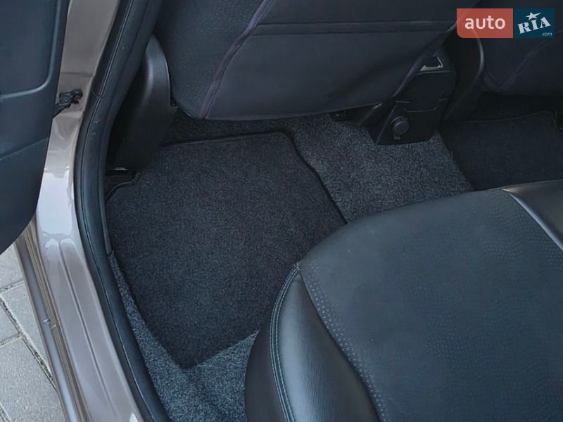 Хэтчбек Nissan Note 2012 в Могилев-Подольске фото 18 Хэтчбек Nissan Note 2012 в Могилев-Подольске