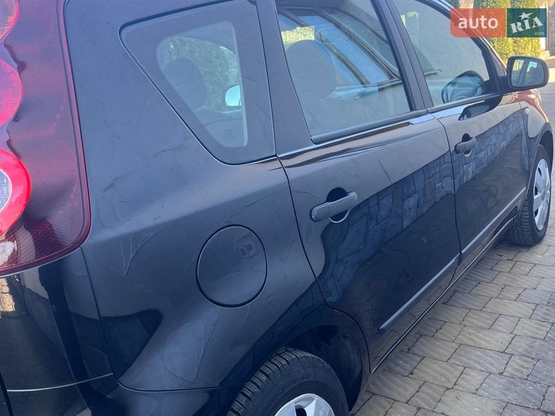 Хэтчбек Nissan Note 2011 в Болехове