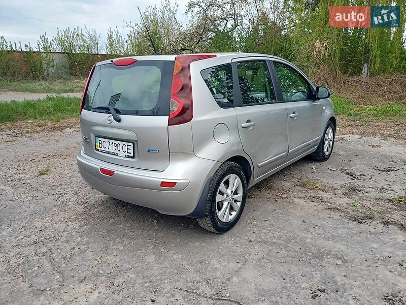 Хетчбек Nissan Note 2010 в Шептицькому