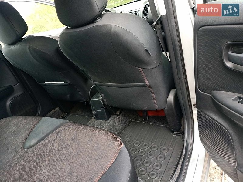 Хетчбек Nissan Note 2010 в Шептицькому