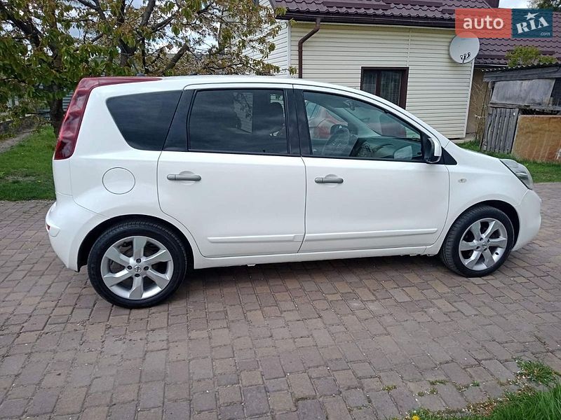Хэтчбек Nissan Note 2011 в Ровно