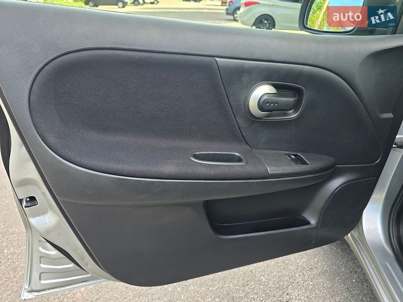 Хэтчбек Nissan Note 2011 в Киеве