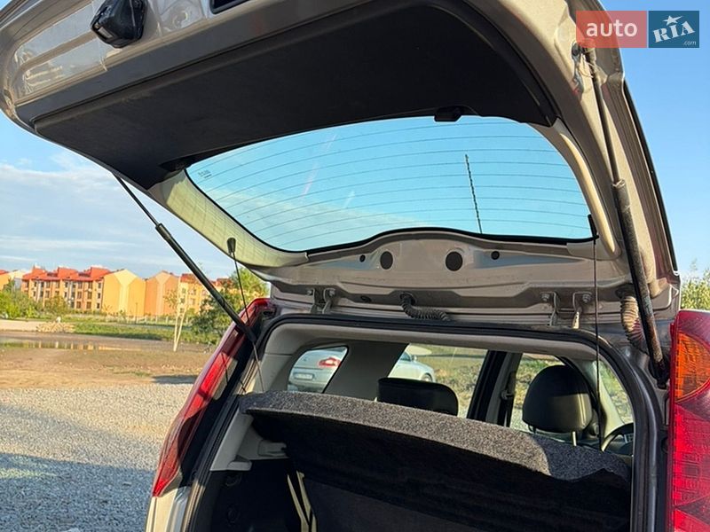 Хэтчбек Nissan Note 2012 в Львове