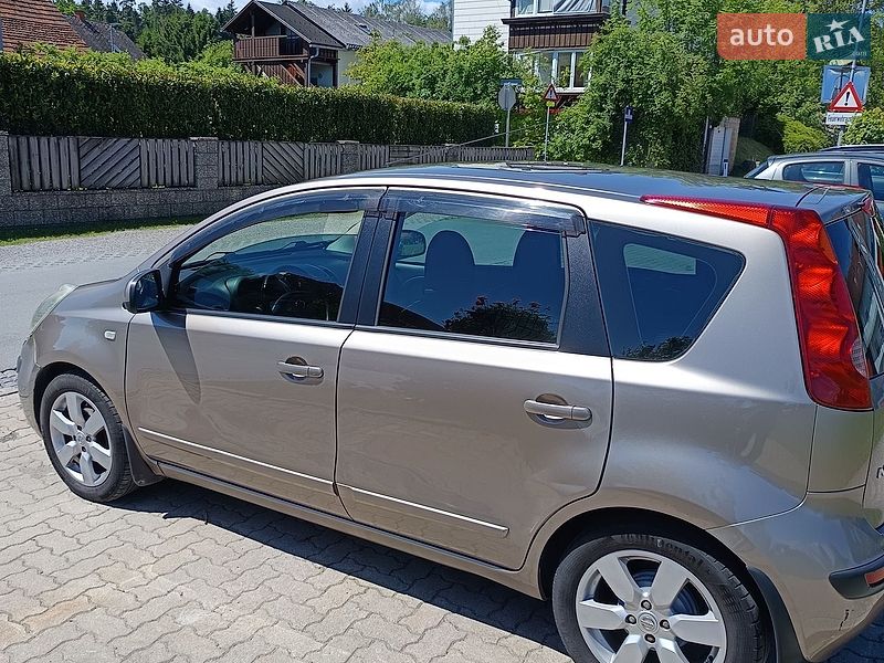 Хэтчбек Nissan Note 2006 в Киеве