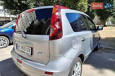 Хэтчбек Nissan Note 2011 в Новояворовске