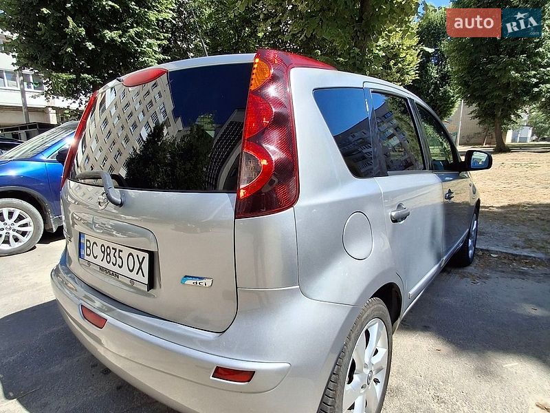 Хэтчбек Nissan Note 2011 в Новояворовске