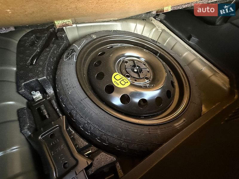 Хэтчбек Nissan Note 2010 в Львове