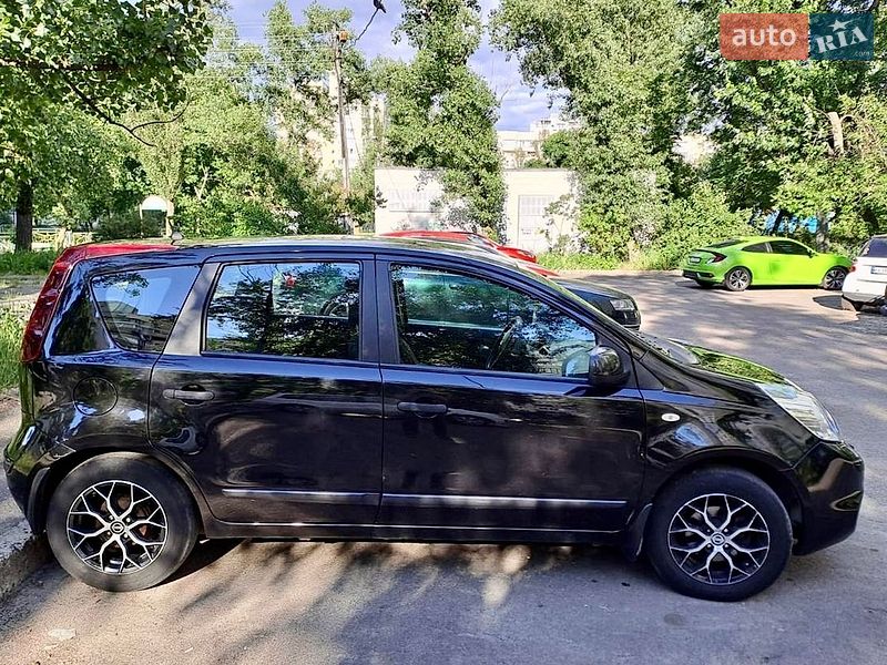 Хэтчбек Nissan Note 2010 в Киеве