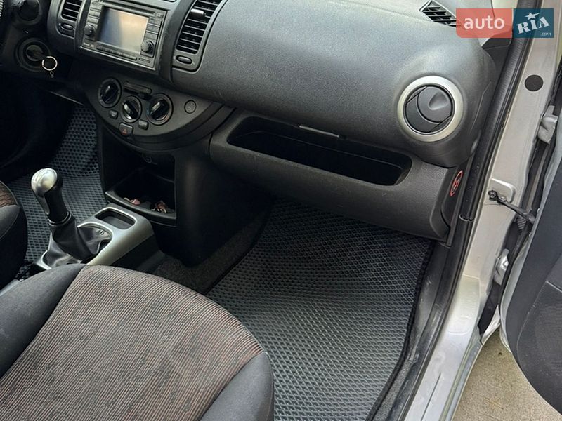 Хетчбек Nissan Note 2009 в Славуті фото 17 Хетчбек Nissan Note 2009 в Славуті