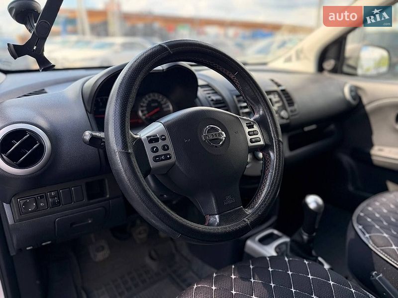 Хэтчбек Nissan Note 2011 в Львове