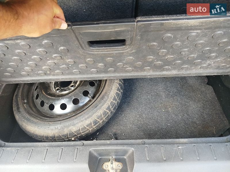 Хетчбек Nissan Note 2008 в Чернігові