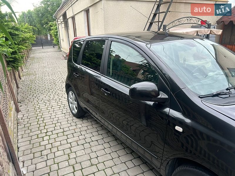 Хетчбек Nissan Note 2006 в Жовкві