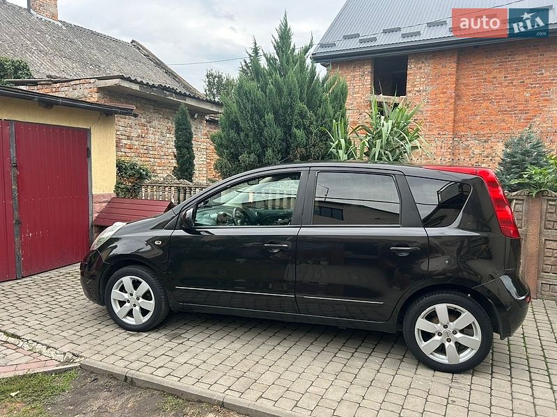 Хетчбек Nissan Note 2006 в Жовкві