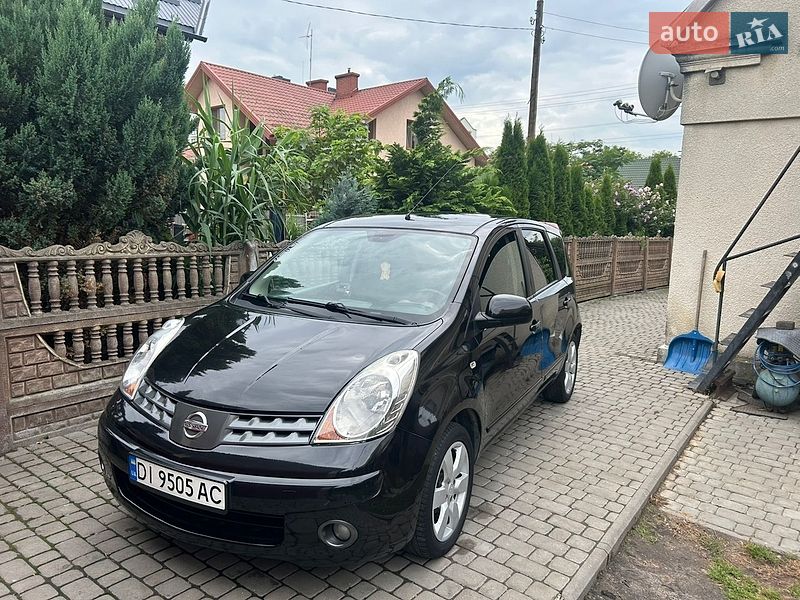Хетчбек Nissan Note 2006 в Жовкві