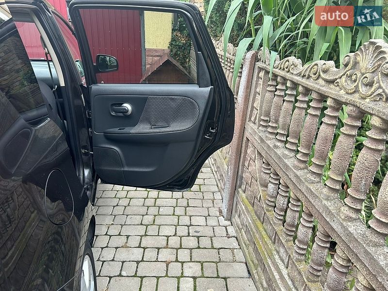 Хетчбек Nissan Note 2006 в Жовкві