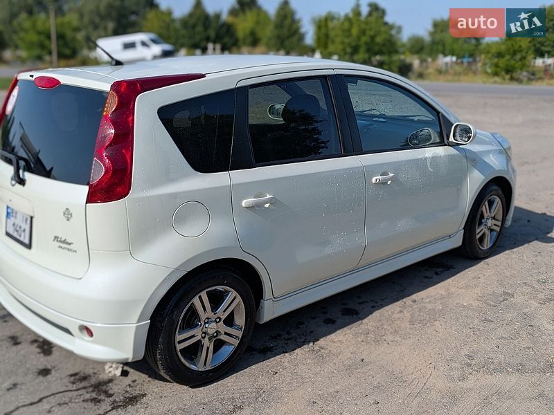 Хэтчбек Nissan Note 2011 в Деражне