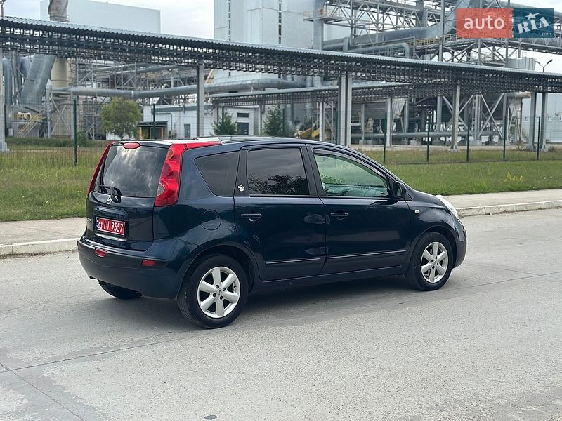 Хэтчбек Nissan Note 2007 в Коростене