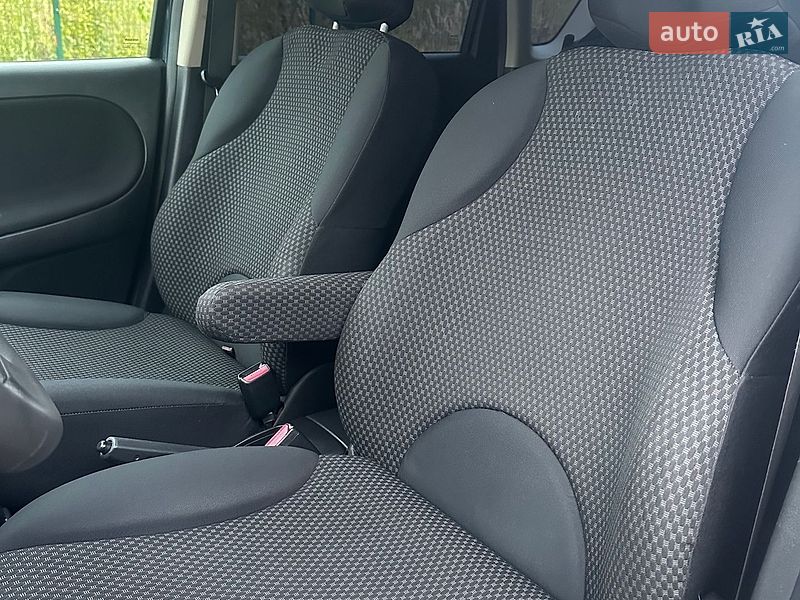 Хэтчбек Nissan Note 2007 в Коростене